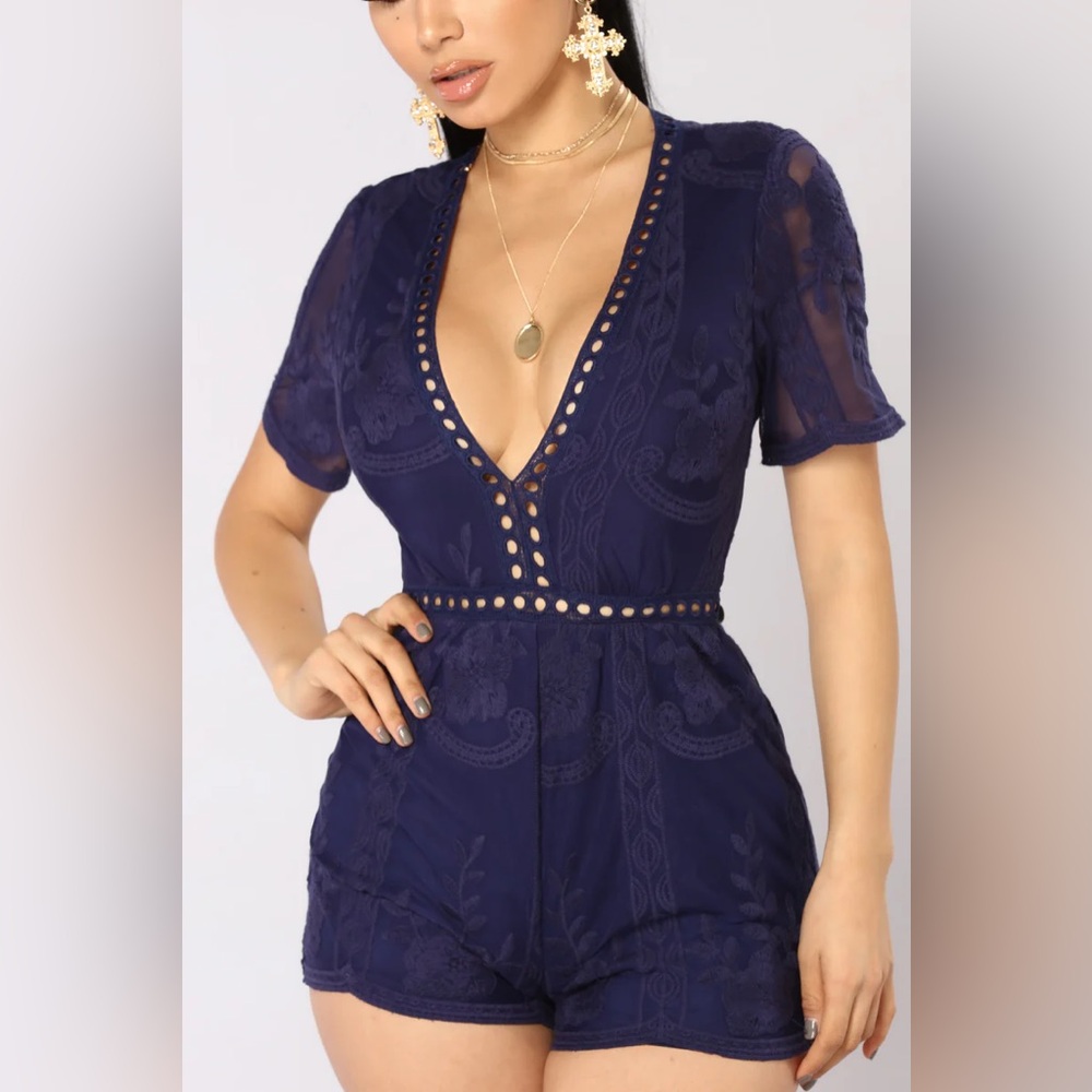 Fashion Nova Set My Eyes On You Lace Romper in Navy NWOT Size Large
